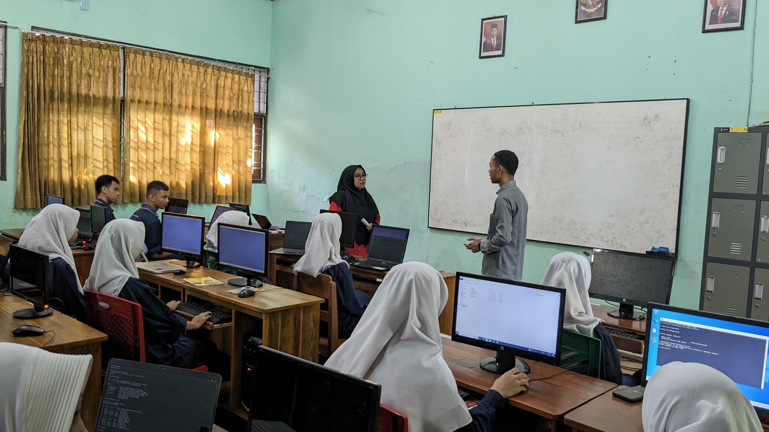 Menjunjung Kode Etik Guru dan Etika Siswa: Pilar Utama Membangun Lingkungan Sekolah yang Bermartabat